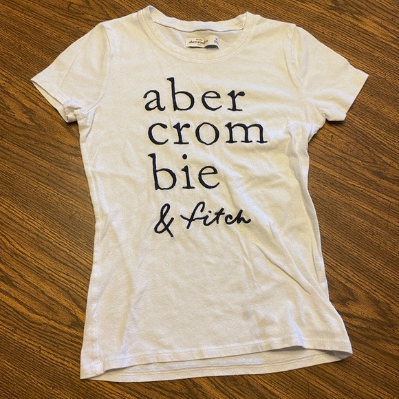 Super cute and adorable embroid abercrombie shirt! - Picture 1 of 4